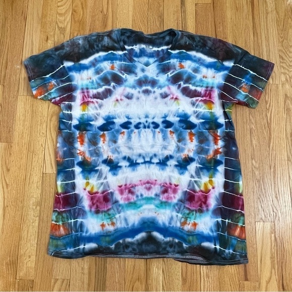 Hand tie dyed tshirt cosmic egg psychedelic kaleidoscope vneck 2XL blue - Picture 2 of 6
